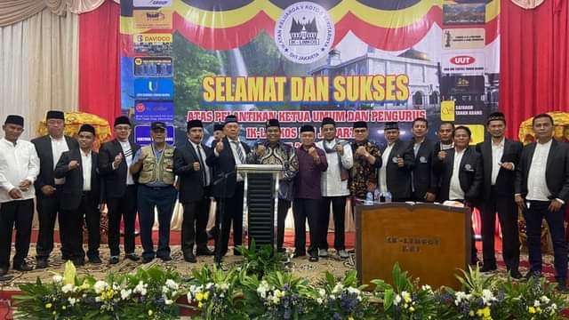 BERSAMA PERANTAU— Bupati Padangpariaman Suhatri Bur bersama  wadah organisasi perantauan foto bersama usai kegiatan.