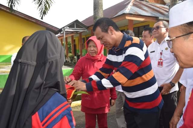 Wako Pariaman Launching Gerakan Nasional Aksi Bergizi 2022 1 RIAMAN, METRO
Wali Kota Pariaman, Genius Umar, Launching Gerakan Nasional Aksi Bergizi tingkat Kota Pariaman Tahun 2022