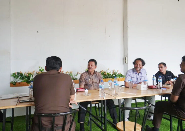 Wakil Wali Kota, Drs. Asrul harapkan masyarakat, terkhusus bagi pengusaha makanan seperti rumah makan, restoran dan cafe untuk mengerti akan pentingnya pajak.