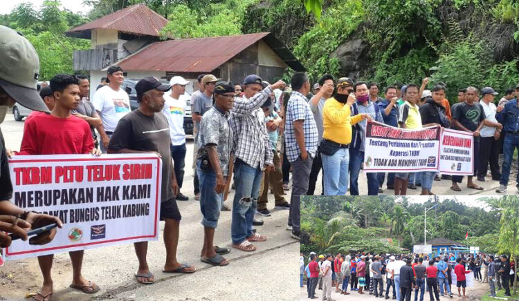 UNJUK RASA— Seratusan massa yang tergabung dalam Koperasi Tenaga Kerja Bongkar Muat (TKBM) Rajawali Sejahtera Bersama (RSB) melakukan aksi unjuk rasa di area PLTU Teluk Sirih, Kelurahan Teluk Kabung Tengah, Kecamatan Bungus Teluk Kabung (Bungtekab), Rabu (19/10).