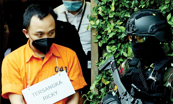 SAAT—Terlihat Bripka Ricky Rizal saat rekonstruksi pembunuhan Brigadir J pekan lalu.