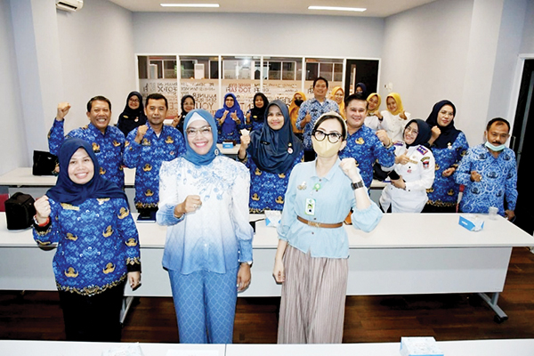 FOTO BERSAMA— Foto bersama usai rapat pertemuan istri kepala daerah yang akan digelar, Selasa (25/10/2022) di Gedung Youth Center Bagindo Aziz Chan.