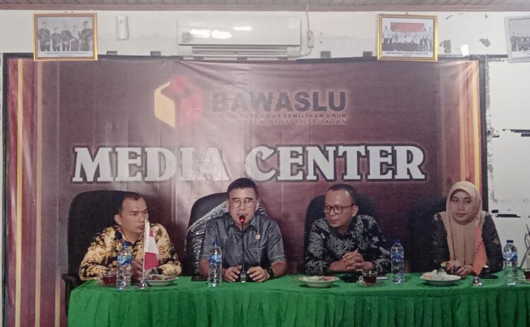 Senator DPD RI Alirman Sori : Bawaslu Pessel Harus Kerja Cerdas dan Kerja Keras 1 f