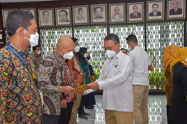 RAIH PENGHARGAAN— PT PLN (Persero) meraih 5 Penghargaan Dharma Karya Energi dan Sumber Daya Mineral (ESDM) dalam peringatan Hari Pertambangan dan Energi ke-77/.