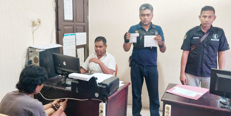 Mau Nyabu, Dua Sekawan Digerebek Polisi di Kota Padang 1 SABU— Dua pelaku penyalahgunaan narkotika jenis sabu diamankan di Mapolsek Bungus Teluk Kabung.