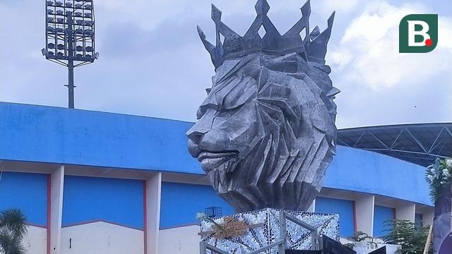 Pemkab Malang Mulai Bangun Monumen Korban Kanjuruhan 1 MONUMEN— Kerangka monumen Korban Kanjuruhan sedang dikerjakan. Lokasinya bersebelahan dengan patung Singa yang ada di area depan Stadion Kanjuruhan