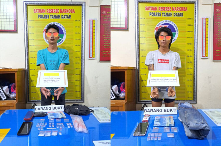 Kantongi 40 Paket Sabu, Dua Sekawan Diciduk Tim Tarantula Tanah Datar 1 PENGEDAR— Dua pengedar beserta barang bukti sabu diamankan oleh tim Tarantula Satresnarkoba Polres Tanah Datar, Selasa (18/10) malam.