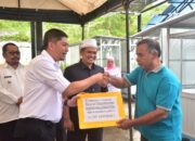 Pemko Sawahlunto Serahkan 14 Gerobak untuk Pelaku UKM