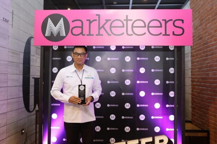 penghargaan--PT PLN (Persero) meraih penghargaan Community Empowerment of The Year dalam ajang Marketers Editor’s Choice Award 2022.