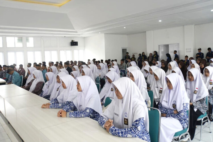 WORKSHOP— Para peserta Forum Generasi Berencana (GenRe) mengikuti “Workshop Tentang Kita”, Kamis (19/1).