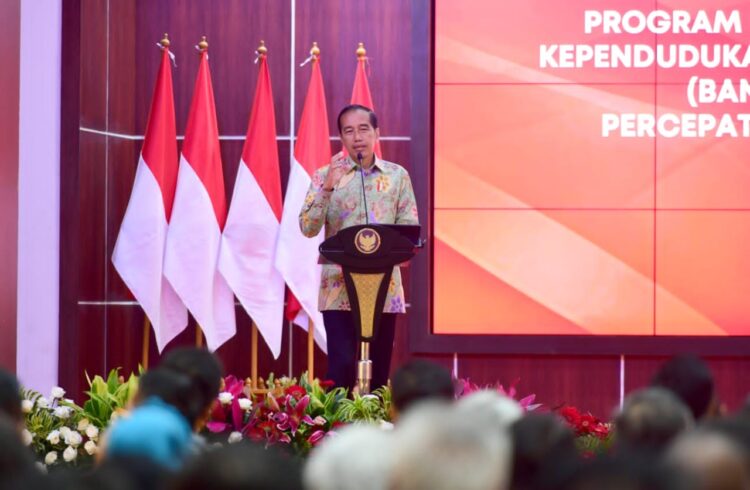 RAKERNAS— Presiden RI Joko Widodo (Jokowi) saat membuka Rakernas Program Pembangunan Keluarga, Kependudukan, dan Keluarga Berencana dan Percepatan Penurunan Stunting Tahun 2023, di Auditorium BKKN, Jakarta, Rabu (25/1).