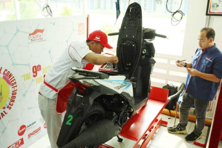 BERSAING-Pelajar SMK saat mengikuti Festival Vokasi Satu Hati yang diselenggarakan AHM.