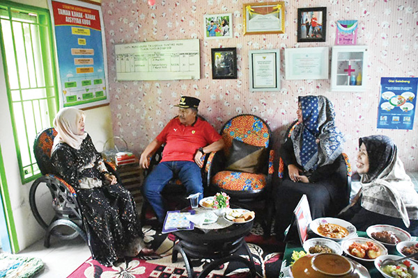 KUNJUNGAN— Bupati Agam, Dr H Andri Warman MM berkunjung ke Taman Kanak-Kanak (TK) Aisyiyah Kubu, Nagari Sungai Batang, Kecamatan Tanjung Raya.
