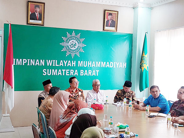 Mantan Ketua DPD RI Irman Gusman Terjun lagi ke Politik, Maju sebagai Bakal Calon DPDRI 1 Mantan Ketua DPD RI Irman Gusman Diwawancarai awak media Sabtu 28 1 1