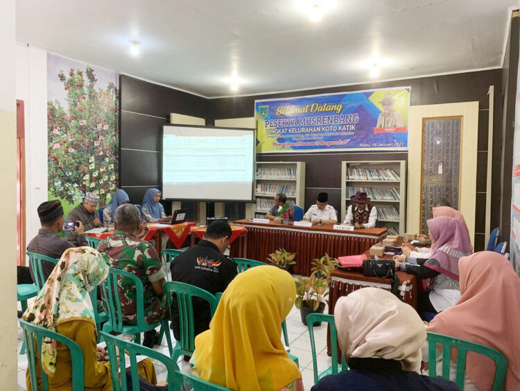 Musrenbang Koto Katik Usulkan Tujuh Kegiatan 1 USULAN—Melalui hasil rekapitulasi Kelurahan Koto Katik (Koka), Kecamatan Padang Panjang Timur (PPT), diusulkan tujuh program kegiatan.