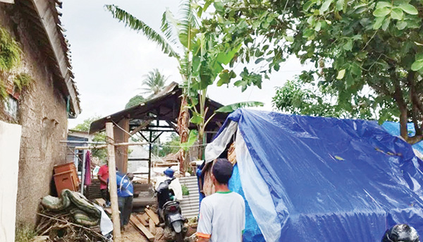 Peduli Bencana Gempa Cianjur, PMR Bukittinggi Bantu Pengadaan Air Bersih 1 PENGGALANGAN DANA—
Palang Merah Remaja (PMR) Kota Bukittinggi, menggalang dana untuk korban bencana gempa Cianjur.