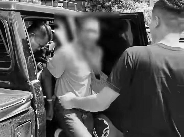 Pria Paruh Baya jadi Begal Payudara di Kebun Binatang, Diamankan Polisi, Korban dan Pelaku Berdamai 1 ditangkap— Pelaku Begal payudara sempat diamankan di Mapolres Bukittinggi usai ditangkap sekuriti, Minggu (22/1).