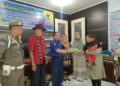 Satpol PP Damkar Serahkan Bantuan Basunting ke Koto Katik 10 Satpol PP Damkar Serahkan Bantuan Basunting ke Koto Katik