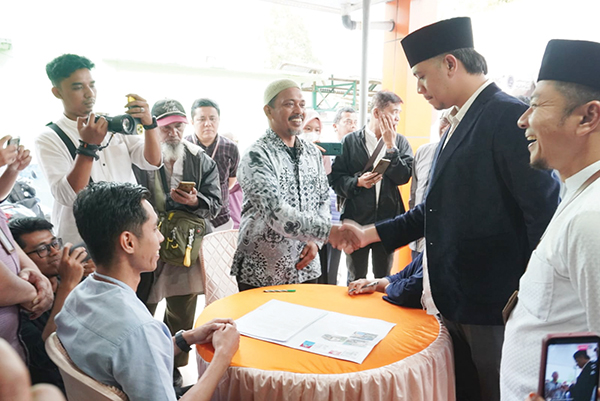TABUNGAN UTSMAN— Wali Kota Bukittinggi,kembali merealisasikan pembiayaan kemasyarakatan melalui program Tabungan Utsman yang menjadi produk unggulan untuk meningkatkan ekonomi rakyat di daerah setempat.
