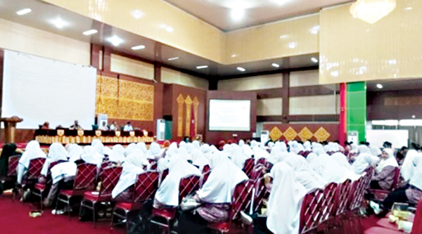 Ratusan Siswa MAN 1 Payakumbuh Kunjungi Kampus UIN, Tahun ini, UIN IB Terima 7.000 Mahasiswa Baru 1 STUDI TUR— Ratusan siswa Madrasah Aliyah Negeri (MAN) 1 Payakumbuh melakukan studi tur ke kampus Universitas Islam Negeri (UIN) Imam Bonjol Padang.