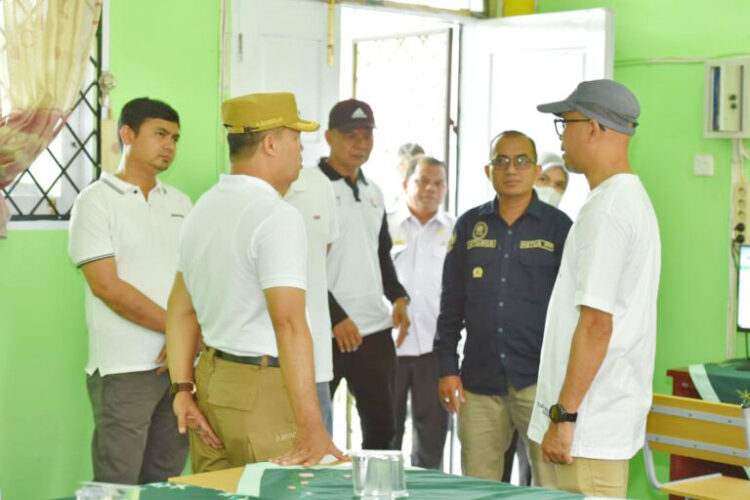 Wabup Sijunjung Monitoring Pelaksanaan Kompetensi PPPK 1 MONITORING— Wakil Bupati (Wabup) Sijunjung melakukan monitoring terhadap Pelaksanaan Kompetensi Pegawai Pemerintah dengan Perjanjian Kerja PPPK Jabatan Fungsional Guru Pelamar Prioritas 4 (P4).