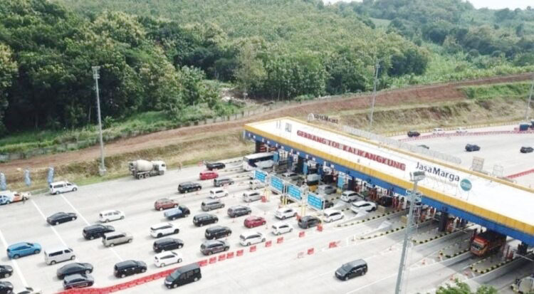 ILUSTRASI. Antrean di gerbang tol arah Jakarta. (Dok. Jasa Marga)