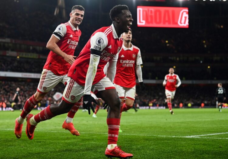 Arsenal Punya Mentalitas Juara 1 Eddie Nketiah meluapkan kegembiraan setelah berhasil membobol gawang Manchester United.