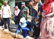 Ketua PKK Agam Letakan Batu Pertama Pembangunan Rumah Novia Siska