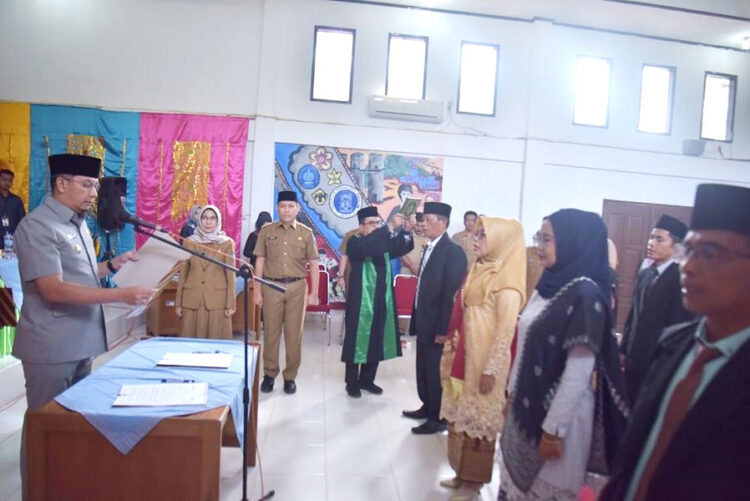 Lantik Delapan Kepala Sekolah