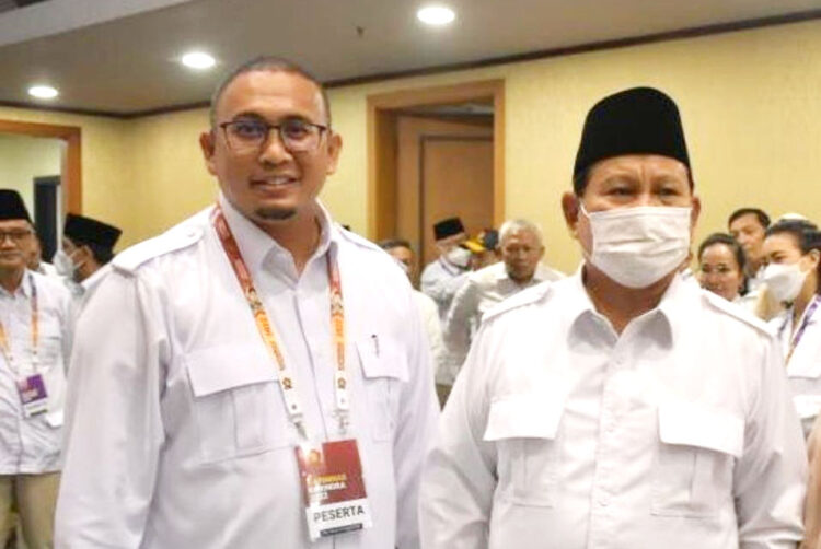 Ketua DPD Partai Gerakan Indonesia Raya (Gerindra) Sumbar H Andre Rosiade meminta semua kader Gerindra di Sumbar, terus menggencarkan sosialisasi Prabowo sebagai calon Presiden 2024.