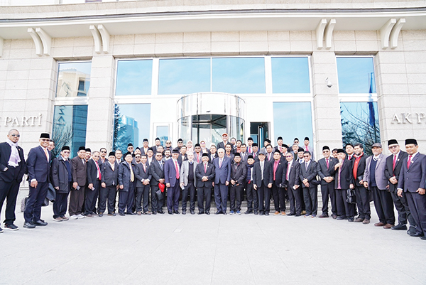 Perkuat SDM, Ketua DPW PKS se-Indonesia ikuti Pelatihan Kepemimpinan Internasional di Turki 1 FOTO BERSAMA— Ketua DPW PKS se-Indonesia ikuti pelatihan Kepemimpinan Internasional di Turki, 27-29 Januari 2023 yang lalu.