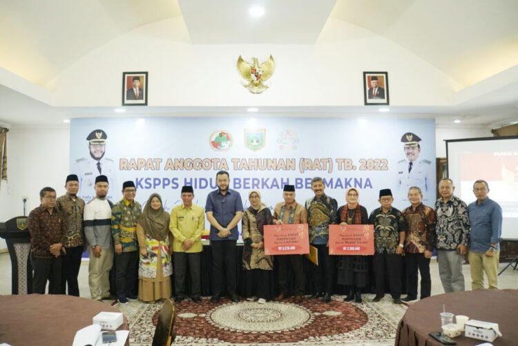 RAPAT TAHUNAN— Wali Kota, H. Fadly Amran, BBA Datuak Paduko Malano saat menghadiri Rapat Anggota Tahunan (RAT) KSPPS Hidup Berkah Bermakna (HBB) tahun buku 2022.