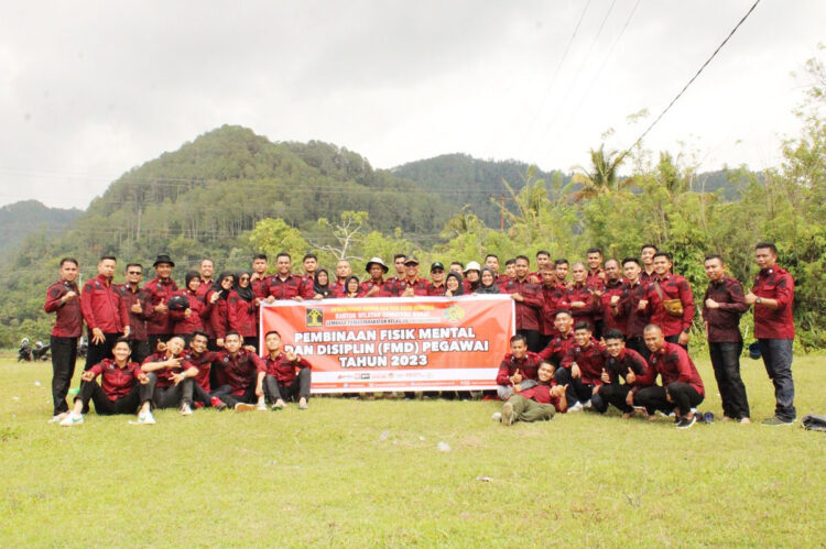 PEMBINAAN FISIK— Lapas Kelas II Payakumbuh menggelar kegiatan solidaritas, keharmonisan serta Sumber Daya Manusia (SDM), Sabtu (4/2).