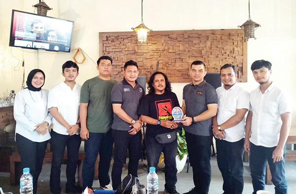 SILATURAHMI—  Jajaran Polda Sumbar menjalin kemitraan dan silaturahmi dengan Ketua AJI Kota Padang Aidil Ichlas.