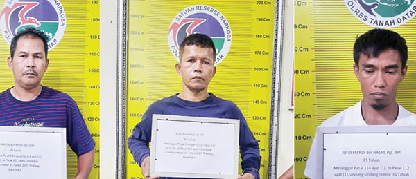 3 Pengedar Sabu Diringkus Tim Tarantula 1 PENGEDAR SABU-Tim Tarantula Polres Tanahdatar menangkap tiga pengedar sabu di Kecamatan Tanjung Baru.