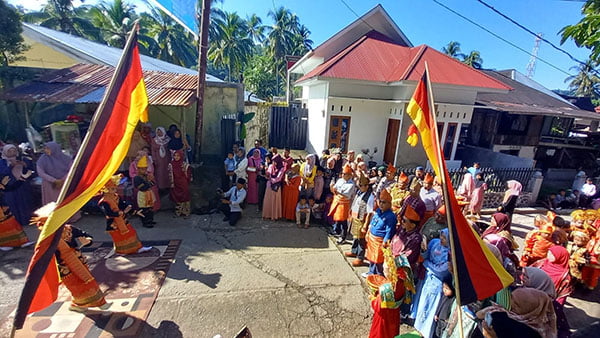 Proyeksi Penguatan Profil Pelajar Pancasila, SD Bustanul Ulum Semen Padang Gelar Maarak Bako dan Makan Beradaik 1 PELESTARIAN BUDAYA DAERAH— SD Bustanul Ulum Semen Padang menggelar kegiatan maarak bako dan makan beradaik, Kamis (25/5). Kegiatan ini merupakan pelestarian budaya daerah dan sebagai penguatan “Profil Pelajar Pancasila”.