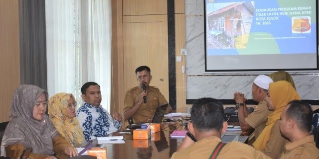 Anggarkan Dana Rp3,6 Miliar, Kota Solok Dijatah Bantuan RTLH sebanyak 103 Unit 1 SOSIALISASI— Dinas Perkim Kota Solok melakukan sosialisasi tentang percepatan bantuan rumah tak layak huni.