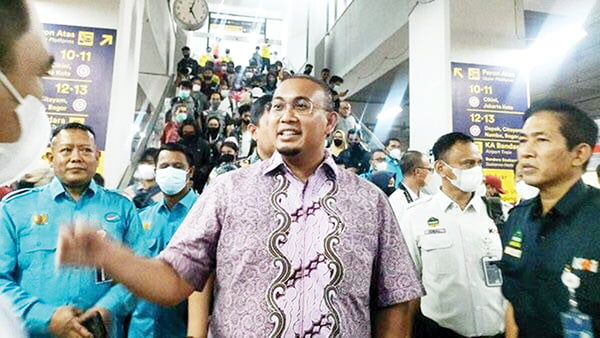 Andre Rosiade Pertanyakan Kepastian Impor KRL ke Wamen BUMN 1 Andre Rosiade Pertanyakan Kepastian Impor KRL ke Wamen BUMN