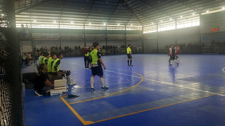 LFN Sumbar Masuki Babak Semifinal, 4 Tim Perebutkan Tiket Final 1 LFN SUMBAR— Salah satu pertandingan babak 8 besar yang mempertemukan PSR EKS Padang VS Futsal Padang Pariaman dengan skor akhir tipis 1-0 untuk kemenangan PSR EKS yang selanjutnya akan menantang Vamos FC di babak semifinal.