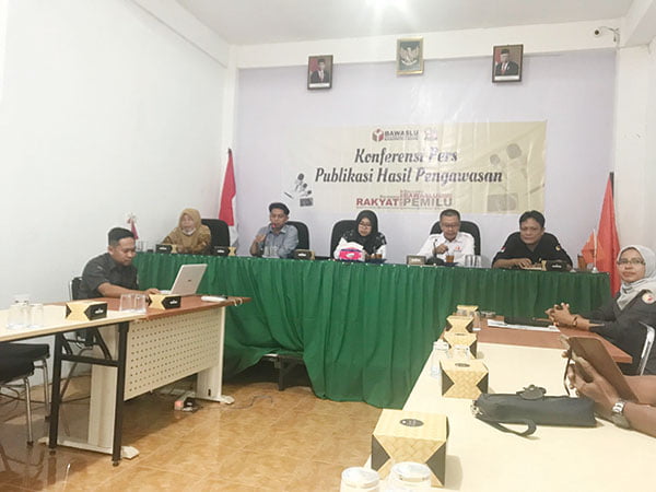 Tahapan Penetap Peserta Pemilu 2024, KPU Agam Temukan 3 Tahapan Cacat Prosedur 1 KONFERENSI PERS— Bawaslu Kabupaten Agam menggelar konferensi pers hasil pengawasan penetapan peserta Pemilu 2024 di Kantor Bawaslu Agam, Selasa (23/5).
