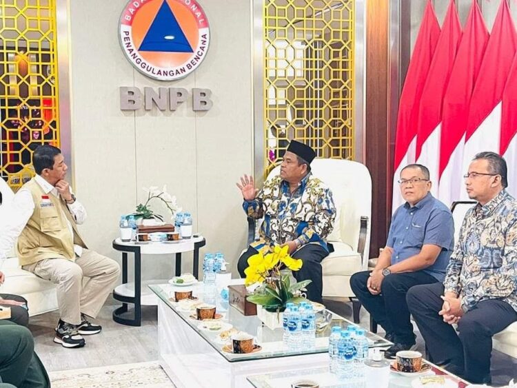 Berdasarkan Kajian Tim Ahli, Rawan, Padangpariaman Miliki 10 Risiko Bencana 1 KUNJUNGI BNPB— Bupati Suhatri Bur, Zainil dan Budi Mulya Kepala BPBD Padangpariaman saat melaporkan kondisi padangpariaman kepada BNPB.