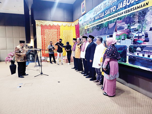 Bupati Agam Kukuhkan Badan Koordinasi Matua Saiyo 1 PENGUKUHAN PENGURUS— Bupati Agam, Andri Warman hadiri mengukuhkan pengurus Badan Koordinasi Matua Saiyo (BKMS) di Aula Institut Transportasi dan Logistik Trisakti, Cipinang Besar Jakarta Timur, Minggu (21/5).