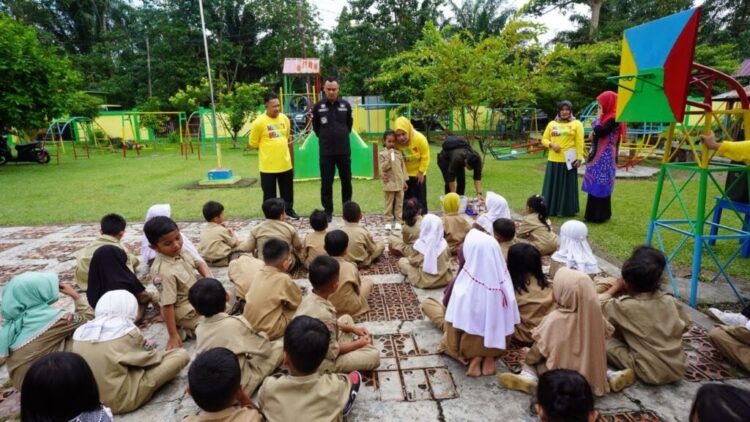 Bupati Sijunjung Benny Dwifa, Dukung Kebijakan Merdeka Belajar Kemendikbudristek RI 1 SAMBUTAN—Bupati Benny Dwifa saat mengunjungi TK Pertiwi Muaro Gambok bersama Bunda PAUD Kabupaten, Ny. Riri Benny Dwifa berikan sambutan.