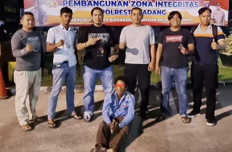 PEMERKOSA— Pelaku H (40) yang tega memperkosa gadis disabilitas ditangkap Tim Klewang Polresta Padang.