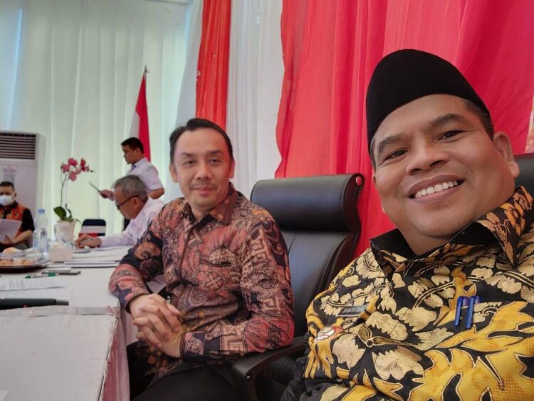 Padangpariaman Daerah Rawan Bencana, Topografi Termasuk Iklim Tropis Besar 1 FOTO BERSAMA—Bupati Padangpariaman Suhatri Bur bersama Wakil Ketua Komisi V DPR RI Muhammad Iqbal saat pertemuan.