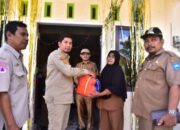 Wako Deri Asta Serahkan Bantuan Korban Tanah Longsor