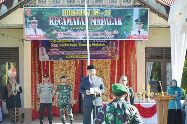 HUT Kecamatan Malalak ke-16, Bupati Agam Ajak Masyarakat Dukung Pembangunan Daerah 1 INSPEKTUR UPACARA— Sekretaris Daerah Kabupaten Agam, Drs H Edi Busti M Si jadi Inspektur Upacara (Irup) peringatan Hari Ulang Tahun (HUT) ke-16 Kecamatan Malalak, Rabu (24/5).