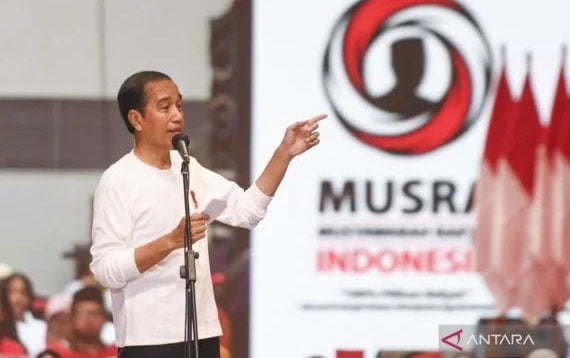 MUSRA— Presiden Jokowi menyampaikan pidato pada puncak acara Musyawarah Rakyat (Musra) di Istora Senayan, Jakarta, Minggu (14/5).
