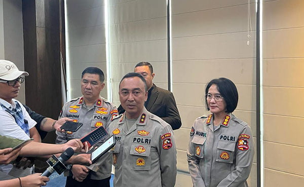 ATURAN BARU— Kadiv Humas Polri, Irjen Sandi Nugroho saat memberikan keterangan pers terkait aturan baru Korlantas Polri.