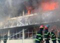 Gedung Bekas Kantor Pajak Ludes Terbakar, Tamu-tamu Hotel sempat Berhamburan, Kerugian Ditaksir Capai Rp 1 miliar 9 Gedung Bekas Kantor Pajak Ludes Terbakar, Tamu-tamu Hotel sempat Berhamburan, Kerugian Ditaksir Capai Rp 1 miliar
